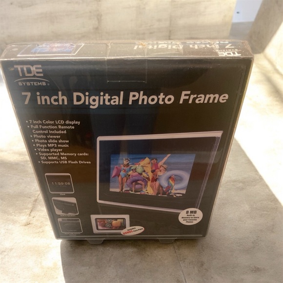 TDE Systems 7 Inch Digital Photo Frame - Picture 1 of 2